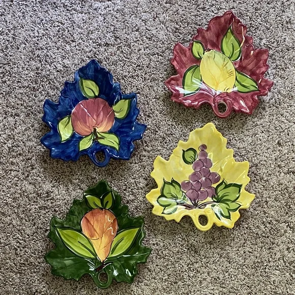Vintage Vietri ceramic leaf plates with hand-painted fruit designs set of 4 - Picture 2 of 7